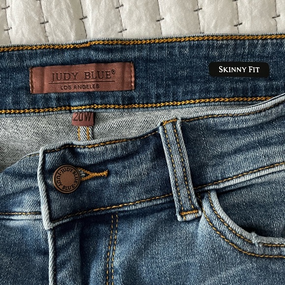 Judy Blue - Picture 4 of 5